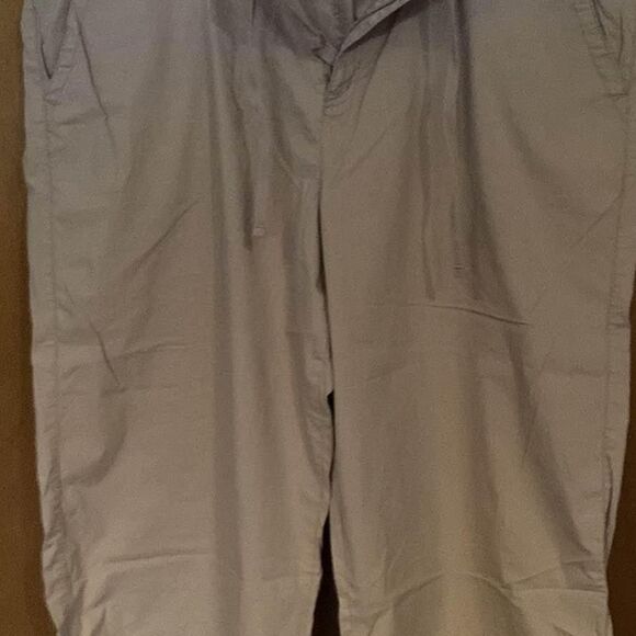 Eddie Bauer Capri pants Color tan size 18 like new - Picture 2 of 5
